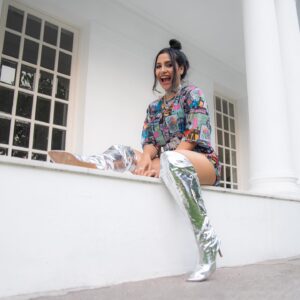 Nikhita Gandhi Instagram - Pre gig chillies in my O’Sajna boots 🌶️ 💎 

#nikig #nikhitagandhi #NIKIVERSE #chilling #gig #summer #osajna