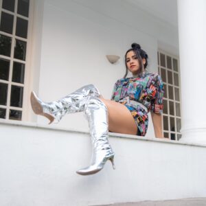 Nikhita Gandhi Instagram - Pre gig chillies in my O’Sajna boots 🌶️ 💎 

#nikig #nikhitagandhi #NIKIVERSE #chilling #gig #summer #osajna