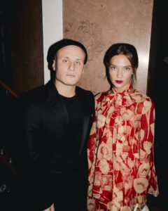 Nikita Kukushkin Instagram - @pomosch.app x @gqrussia Инноватор года.Спасибо @gilletterussia Помощь уже в 27 городах,21 регион,30 фондов партнеров,1000 нуждающихся пожилых людей получают Помощь ежемесячно.Будут и другие категории и виды потребностей.Спасибо команде,всем кто помогает,Маме,Жене и Софе. Не унывайте - всё будет хорошо.Путь долгий,но мы уже на пути в Ородруин.И мы дойдём.❤️ фото:один гениальный художник костюм: @boss обувь: @nike #GQMenOfTheYear
#GQМужчиныГода
#GQ20лет
#GQrussia
#ThisisBOSS 
#УверенностьвТвоихРуках
#будьвпомощь