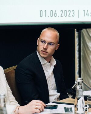 Nikita Mazepin Instagram - Провели первое заседание комиссии по развитию спортивной индустрии Ассоциации менеджеров. Продолжаем искать новые способы роста и продвижения как для профессиональных спортсменов, так и для индустрии в целом.

На встрече удалось собрать представителей бизнеса, культуры и медиа. Спасибо коллегам за плодотворную дискуссию, надеюсь, скоро встретимся, чтобы обсудить дальнейшие шаги.