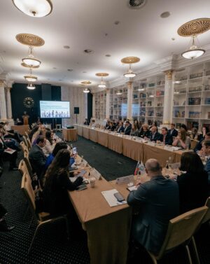 Nikita Mazepin Instagram - На этой неделе присоеднился к Ассоциации Менеджеров, ведущему деловому объединению России, в качестве председателя Отраслевой комиссии по развитию спортивной индустрии. 

Я благодарен коллегам за оказанное доверие и считаю, что во многом это заслуга нашего благотворительного фонда «Мы выступаем как один». Сейчас наше спортивное комьюнити нуждается в обмене опытом и лучшими практиками, которые мы со своей стороны уже обеспечиваем для многих спортсменов и игроков индустрии. 

В первую очередь вместе с Ассоциацией планируем активно развивать корпоративный спорт. В скором времени поделюсь более амбициозными планами на этот счёт — будем претворять задуманное в жизнь.
