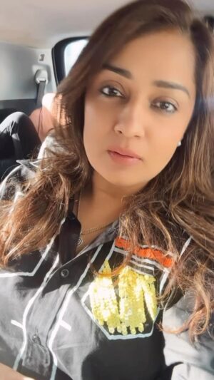 Nikita Thukral Instagram - Hello everyone how are u. Loved the music so created a reel. But there is something stuck in my tooth. Still I uploaded it becoz something without filter I love to upload it since beauty doesn’t need a filter. Lol#trendingreels #happy #actresslife #gratitude  do u like it waiting for your answer.