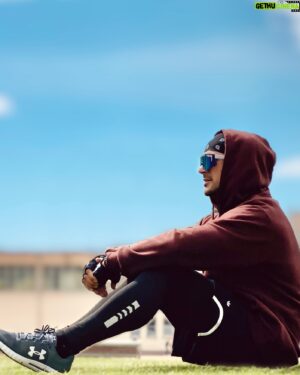 Nikita Vakuluk Instagram - Про особый вид отношений.
⠀
Я встретил созависимость с Ук... Выбачаюсь, я встретил независимость Украины в сознательном возрасте. 
⠀
Точно могу сказать, что украинская власть всегда была не "за одно" с народом, а "против" него. 
⠀
Самые низкие зарплаты и пенсии при самых высоких ипотечных ставках на жилье по всей Европе, издевательства со стороны налоговиков, силовиков, чудовищная коррупция, вранье, воровство и т.д. и т.п.
⠀
Никому, кто "не власть" в Украине это рассказывать не надо – все на своей шкуре вывозят эту лютую дичь всю дорогу.
⠀
Так почему мы удивляемся, что в критический момент власть не поменяла своё отношение к народу с "против" на "за одно"?
⠀
Это – многолетние абьюзивные созависимые отношения с сильной привычкой и инерцией.
⠀
Абьюзер уже угрожает, что если не будешь делать как он сказал, то будет наказывать, чего-то лишать.
⠀
Дальше, если не послушаешься, начнется физическое насилие.
⠀
Точнее усилится, ибо оно уже происходит.
⠀
Дай Бог я ошибаюсь, власть опомнится, осознает катастрофу и поменяет абьюз на дружбу и партнерство.
⠀
При этом поймет, что разрушенное доверие придется упорно и старательно восстанавливать, совершая множество "первых шагов" на встречу людям и доказывая делами, что теперь она исключительно любящий партнер. 
⠀
Кто-нибудь верит в такой позитивный сценарий?
⠀
Просто, если нет, тогда что?
⠀
#сюр
