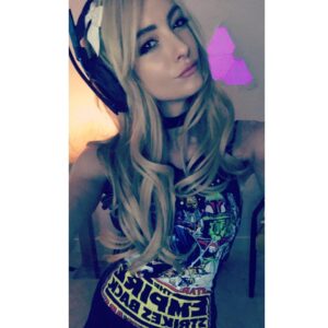 Nikki BreAnne Wells Instagram - it is time DARK EMPIRE. let’s go take on ANTORUS. i’m live 🙉 www.twitch.tv/nikkibreanne #worldofwarcraft