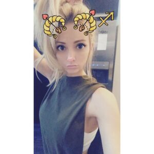 Nikki BreAnne Wells Instagram - sleepy eyes AF. nvrrr moving again. until i find my 🏰✨ ALMOST DONE - IT'S TIME FOR A DRINK!!! 🥂🍾