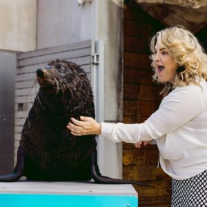 Nikki Britton Instagram - Saturday. Taronga Zoo. 
Fell in love with Bondi the rescue seal (Chubby   hairy = ❤️🫦) then did some comedy with me mates. 10/10. Check out the rest of the @twilightattaronga program. It’s the best. And thanks @daramunnis for capturing our meet cute 📸 Even though it pissed it with rain for the duration of my set, I couldn’t wipe the grin from my bouche. 😍