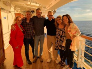 Nikki Britton Instagram - The cutest crew and the sluttiest sunsets on @pocruises 🚢🌅🧡