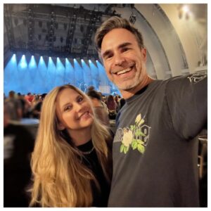 Nikki Griffin Instagram - I first heard Death Cab for Cutie in 2005 at ‘The Bait Shop’ in Orange County. 😉 18 years later, and they sounded fantastic at the Hollywood Bowl. The Postal Service gave an incredible performance, too. Thanks, @michelemorrow, for the last minute tickets! 
•
•
#DeathCabforCutie #ThePostalService #sethcohenstarterpack