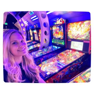 Nikki Griffin Instagram - Finally checked out Revenge Of Comics and Pinball! Played a few games (the TMNT machine was the best) and admired the cat-themed bathroom and X-Men themed mural out back. It literally could not be more up my alley. Also had this amazing white pizza at Great White and a cookie from Levain Bakery on Larchmont. What a nice little Sunday. 
•
•
•
#SundayScaries #NiceLittleSunday #comicbooks #pinball #pizza #supplewrist