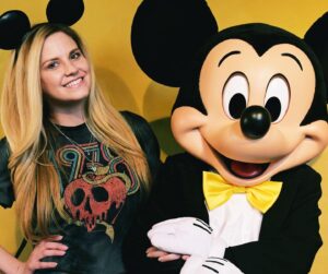 Nikki Griffin Instagram - Saw some of my favorite people at Disneyland over the weekend! Lyndon and I finally were at our favorite place at the same time. 

🖤🐭🦆🏰🎡🎢

#Disneyland #latergram