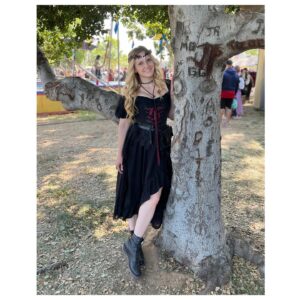 Nikki Griffin Instagram - Had the most magical time at the Renfaire on Saturday with the lovely Lady Lyndon Smith. We enjoyed the stunt performance of Aaron Bonk as he dazzled with his whips and swords. We threw axes- both of us hitting the target, but never managing to make it stick. And we danced, drank and pet llamas! Huzzah!

#renaissancefaire #renaissancepleasurefaire #huzzah
