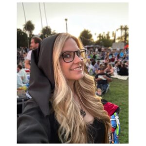 Nikki Griffin Instagram - Another great night at Cinespia watching a movie under the stars with such lovely company! The drone show was so cool and we had all the snacks! 
•
•
•
#cinespia #hollywoodforevercemetery #hollywoodforever