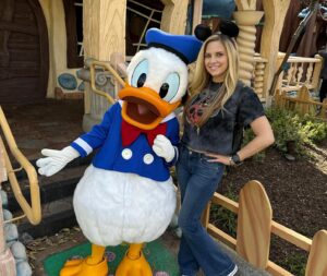 Nikki Griffin Instagram - Saw some of my favorite people at Disneyland over the weekend! Lyndon and I finally were at our favorite place at the same time. 

🖤🐭🦆🏰🎡🎢

#Disneyland #latergram