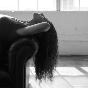 Nikki Vanderdyz Instagram - It’s ok to let your hair down and live a little. Happy Sunday 🙏🏽😘 I am truly thankful for my life everyday that i get to wake up. 
PHOTOGRAPHER: @M.Dayton
LOCATION: @FDPhotoStudio