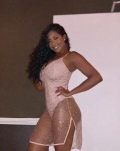 Actress Nikki Vanderdyz HD Instagram Photos and Wallpapers June 2020
