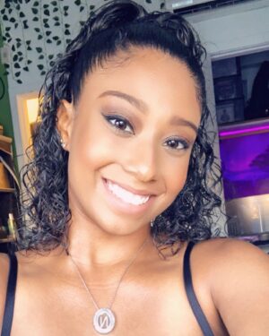 Nikki Vanderdyz Instagram - Why I’m I still up?🤦🏾‍♀️ #cantsleep #4amclub #sleepy #tuesday #alotonmymind #n #puertorican #smile #black #dontcrack