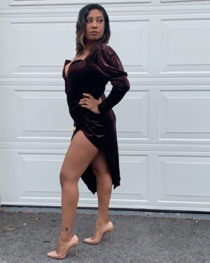 Nikki Vanderdyz Instagram - Happy Birthday..... 🥰🎈🎁🌹🎂🥳