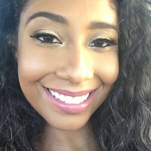 Nikki Vanderdyz Instagram - Even through it all I do my best to keep my head up and smile.