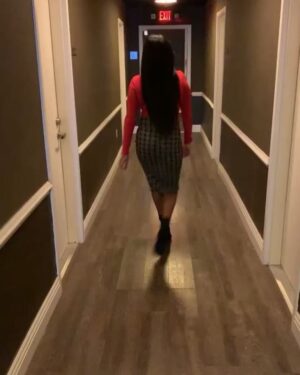 Nikki Vanderdyz Instagram - “ I am learning to Loving the sound of my feet walking away from things not meant for me.”