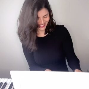 Nikki Yanofsky Instagram - If only I could actually play piano like this. I Get A Kick Out Of You out July 8th!! Have you presaved yet!? Link in bio 🤗