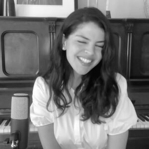 Nikki Yanofsky Instagram - First day of summer got me like 🌞🙋🏻‍♀️🥰🎶💃🏻