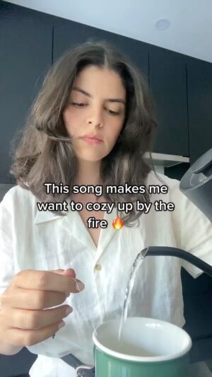Nikki Yanofsky Instagram - Presave link in bio 🥹🥰🫖cheers