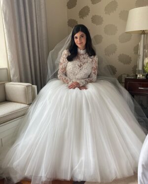 Nikki Yanofsky Instagram - Amid the wild year we’ve had, here were some 2021 highlights: 

I experienced the best day of my life so far…  I got married! It was a tiny, intimate ceremony and it couldn’t have been more special. It was perfect 👰🏻‍♀️

I also co produced (for the first time!) an album that I am beyond excited about. In a time where connecting has been challenging to say the least, I was forced to look inward, and I reconnected deeply with what made me fall in love with music to begin with: JAZZ! 

I know we are all navigating the new normal,  I only hope that we can continue to connect in unconventional but meaningful ways in 2022, whether it be with ourselves or with each other. For me, that begins with some new music! I can’t wait to share all I’ve been working on!! Happy and healthy new year to all🍾✨🎶