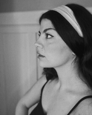 Nikki Yanofsky Instagram - 🌛Profile pic ✨