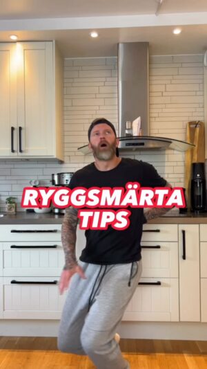 Niklas Andersson Instagram - Klippet blev lite långt, stort tack till er som kollade på hela. För vissa kommer dessa olika steg se väldigt larviga ut, för andra så kommer det kännas som en utmaning.

Ryggsmärta och långvarig ryggsmärta kan vara väldigt funktionsnedsättande och har man aldrig varit där kan det vara svårt att förstå hur jobbigt det kan vara.

Men med små steg och lite tålamod och ett och annat mentalt utbrott så kan man vinna mark. Här ser du lite exempel på hur det kan gå till när jag jobbar med dessa personer. Hur och vad man gör kan variera stort, så se klippet mer som en övergripande förklaring och inte som en ”bästa metod” ☺️