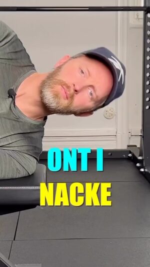Niklas Andersson Instagram - Har du ont i nacken ofta, eller jämt för den delen så kan det vara så att din nacke skulle må bättre av att röra mer på sig och bli lite tåligare. 

Då tycker jag du ska titta på detta klipp upprepade gånger och lyssna riktigt noga på vad jag säger 😉

Kom ihåg att allt som gör ont inte behöver tränas, ibland behöver det bara få exempelvis mer avslappning, sömn och sundare livsstilsvanor som exempel. Men det är fan aldrig fel och ha en stark jäkla nacke heller.

Man vet aldrig när man åker på en nacksving 🤪