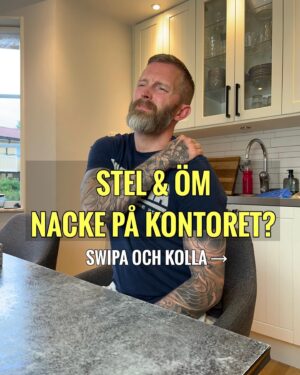 Niklas Andersson Instagram - En av flera faktorer som kan bidra till att vi upplever och ömma och stela i nacke och axlar är inaktivitet och stillasittande/stillastående.

Ett tips då är att försöka bryta detta lite led fysisk aktivitet. Testa att sätta av 30-60 sek 1-2 ggr i timmen där du kommer upp och rör på dig.

Just dessa siffror är ett förslag, kanske funkar det bättre med mindre eller mer, högst olika så testa dig fram.

Vad du gör spelar mindre roll, det behöver inte vara några speciella övningar eller rörelse. Men jag har märkt på patienter att det är större chans att det blir av om det känns relevant.

Så kanske välja ett par rörelser eller övningar som känns bra i området. Det viktiga är att du rör på dig och det kommer troligen kännas lite när du gör det.

Om detta är något som du märker förbättrar ditt tillstånd så försök att få detta till en daglig rutin på jobbet. Låt det få variera, var flexibel. Lite är troligen bättre än inget ☺️