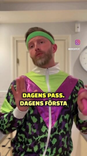 Niklas Andersson Instagram - Om du någon gång tycker det verkar krångligt att utföra övningar på ett korrekt sätt så kan det ha varit så att du lyssnat på lite för många personer som gärna vill krångla till något som är relativt enkelt ( i all välmening)

Det finns också en enorm övertro på att en specifik teknik eller en rätt teknik kommer hålla dig skadefri. Alltså du har kanske fått höra att du måste ha bra teknik för att inte skada dig.

Detta är något man bör ifrågasätta, att ha en viss teknik är såklart lämpligt för att man ska träna en viss muskel osv.

Men när det kommer till teknik så kommer den att variera hos olika individer pga olika biomekaniska faktorer bla. 

Det som kanske mer ofta skadar oss eller gör att vi får ont är när vi gör något nytt eller något vi inte gjort på länge lite för mycket och lite för snabbt och lite för tungt.

Att tekniken kanske ser ut som skit den gången man fick ont är troligen för att det var så pass tungt eller jobbigt att du inte kunde bibehålla din tänkta teknik.

Skyll då inte på tekniken, skyll på vikten 🤷‍♂️

Det ska också tilläggas att man faktist får lyfta tungt och att det inte alltid kommer leda till smärta och skada, det är faktist nödvändigt att det är riktigt tungt i vissa fall. Det är många olika faktorer som spelar in och den här texten skulle bli 10 gånger längre om vi skulle gå igenom en bråkdel av olika scenarion som eventuellt kan leda till smärta eller skada.

Hur som helst, låter något väldigt krångligt så finns det en stor chans att det egentligen inte är det.

Tack för att du tog dig tid att läsa.