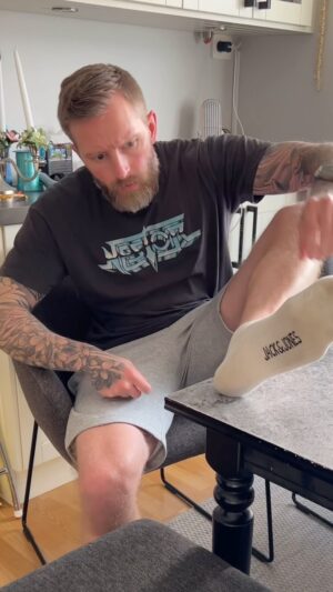 Niklas Andersson Instagram - Lite lätt om smärta i plantarfascian, det som kallas plantar fasciit ”hälsporre” i folkmun.