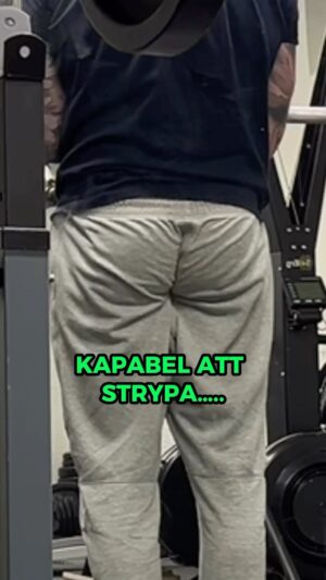Niklas Andersson Instagram - När man gör den här övningen eller typ marklyft så tycker jag det känns som att det bildas ett spontant svart hål i stjärten som suger in allt i sin väg.

Någon som känner samma sak? Kanske ska börja träna i tights istället så folk slipper se hur mycket byxa min pruttkanon kan svälja 🤷‍♂️ Hur som helst, snart nytt år med nya möjligheter, hepp hepp!