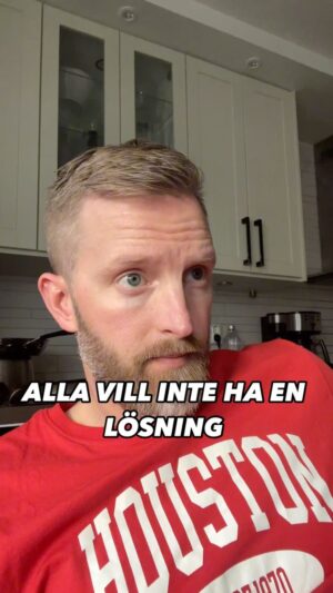 Niklas Andersson Instagram - LÄS FÖR KONTEXT! Jag har under åren lärt mig att vissa människor inte är redo att motta den hjälp dom behöver. Det dom i första hand behöver är någon som lyssnar och förstår och klappar lite medhårs.

Vilket inte är något fel, det är en process och det första man kan behöva göra är att bygga en allians, när tillit finns på plats går allt mycket lättare.

Vår lilla video försökte visa att jag missbedömt situationen helt och behöver börja i en annan ände, tack för att du läste.