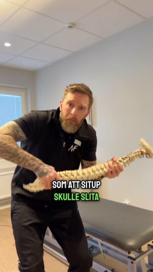 Niklas Andersson Instagram - Myten om att sit-ups skulle vara farligt eller dåligt saknar helt vettig och vetenskaplig grund.

Sit-ups är kanske inte det mest effektiva för vissa avseenden men kan vara det för andra. Vi kan inte bara säga att en övning är direkt dålig rakt av.

Mindre lämplig, JA! För alla, Nej? Den kan vara mindre lämplig av många olika anledningar och därmed väldigt lämplig av andra anledningar.

Jag tycker övningen får onödigt mycket skit många gånger.

Det är en övning som gör dig väldigt duktig på att sätta sig upp från ryggliggande som många människor skulle kunna dra stor nytta av.