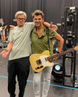 Niklas Strömstedt Instagram - Idag fyller världens bästa Anders Glenmark 70 år! Evigt tacksam att få vara i din närhet - både på och utanför scenen. Ingenting känns komplicerat, ingenting känns svårt för du har alla toner som finns i huvet! 🙏🥂❤️