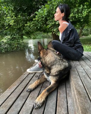 Nikola Donéová Instagram - S ní je můj svět úplný. Nemůže být se mnou celý můj život, ale pro ni já jsem celý její život.