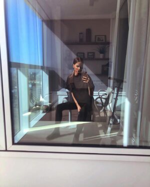 Nikola Donéová Instagram - E = mc²