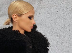 Nikola Donéová Instagram - „𝙱𝚒𝚛𝚍𝚜 𝚏𝚕𝚢𝚒𝚗𝚐 𝚑𝚒𝚐𝚑, 𝚢𝚘𝚞 𝚔𝚗𝚘𝚠 𝚑𝚘𝚠 𝙸 𝚏𝚎𝚎𝚕...“ 🕊