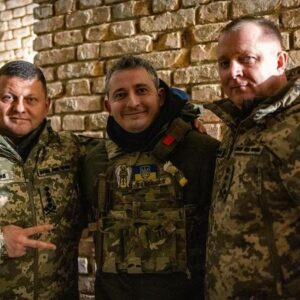 Nikolay Serga Instagram - Я не знаю що може надихнути більше, ніж зустріч з Главкомом ЗСУ Валерієм Федоровичем Залужним і начальником ГШ ЗСУ Сергієм Олександровичем Шапталою на позиціях наших воїнів Запорізького напрямку. 

 Якщо в когось виникло відчуття що в описі до фото я трохи гіпорболізую, то подивіться на моє обличчя на фото. Таке підробити неможливо аххахах
