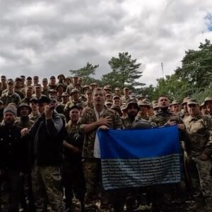 Nikolay Serga Instagram - Я — Україна. Ти —Україна. Ми — Україна.

Вільна, єдина, незалежна. 

Низький уклін всім, хто стоїть на варті цих принципів. 
Пам’ятаємо ціну свободи.

З Днем Незалежності, українці! 🫡🇺🇦🫶🏻