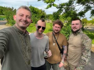 Nikolay Serga Instagram - Працюємо на Херсонщині зі @126_brigade і зустріли побратима @yarmak_music 
 Заспівали кілька пісень разом і одразу стало тепло на душі.

@mishakrupin1 
@sashachemerov 
@culturalforces