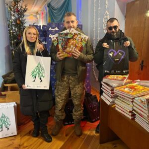 Nikolay Serga Instagram - На День Святого Миколая за допомогою фонду @lesia_ua_foundation закупили для дітей загиблих героїв @59_ompbr 360 комплектів тритомників «100 українських казок» від а-ба-ба-га-ла-ма-га. 

 Радянська влада цензурувала казки, які читали діти в радянському союзі, для того, щоб цінності формувалися в згоді з «методичкою». А завдяки таким збіркам українських казок ми можемо зазирнути в надра нашої культури. І наші діти мають ціннісно формуватися і складати свої уявлення про добро і зло, опираючись при цьому на першоджерела.