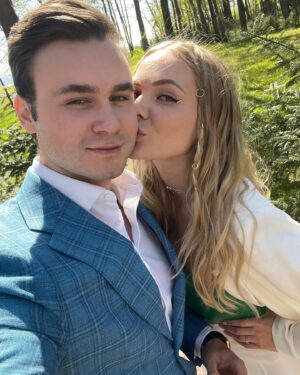 Nikolay Sobolev Instagram - Сегодня мне 29! 

Время летит, годы идут, но самое главное – чтобы твой личный рост был пропорционален времени, которое ты провёл на Земле. 

Мое кредо – учиться каждый день. Познавать этот мир, впитывать новые знания, читать, отдавать и бесконечно радоваться тому, что из квадриллионов возможных вариантов, я оказался именно здесь и сейчас. Собой, а не кем-то другим. Живым. Здоровым. В окружении друзей, любимой, родителей и котиков. 

Спасибо всем за поздравления!🥳