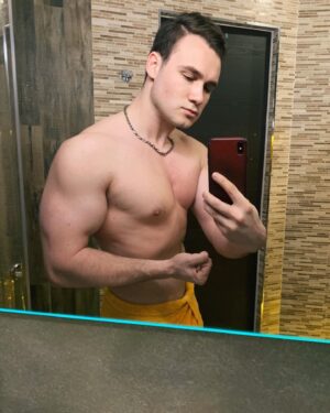 Nikolay Sobolev Instagram - Итоги 2020❄️

1. Встал на борд в январе. Ничего круче быть не может! Катнули дважды: Сочи, Альпы. 

2. Любил @anastasiia.hey, может в этом году мы отрывались меньше, но хуже от этого наши будни не стали. 

3. Спорт: его было много. Хоть в начале года карантин шатнул мою форму и мотивацию. 

4. Много было трансформаций и образов. Больше, чем когда либо. Я человек крайне консервативный, меняю что-то редко. 2020 стал исключением! 

5. Крутейший день рождения, растянулся аж на 3 дня, каждый из которых проходил в новом месте, а закончился сюрпризом: внезапным походом в Карелию в компании всех моих друзей. 

6. Съездил на нашу заброшенную дачу, где не был 10 лет! Там я проводил каждое своё лето до 14, в Псковской области. Незабываемое приключение в карантин! 

7. Да, коронавирус изменил течение жизни. Но разлучить нашу компанию смог лишь расстоянием. Мы дружим почти 10 лет (на фото все не поместились). 

8. А сколько было съёмок! Вау! Больше, чем за всю мою жизнь. Стартанули с альбомом, дропнули пару клипов. Нервно, с ошибками и просчетами. Но начало положено, в рамках моей жизни - событие историческое. 

9. 2020 в одной фотографии - происходит что-то странное и хрен знает, какие изменения будут после😅

Не буду ныть про сложность. 
Но сказать, что 2020 был непредсказуемым - не сказать ничего. Я помню каждый свой год. Этот запомню детальнее и вспоминать буду чаще. Негатив забудется. Воспоминания останутся. 
Это ли не круто?.. 

Всех с наступающим! Любите, живите и больше думайте о хорошем🎄