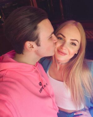 Nikolay Sobolev Instagram - Хорошего настроения вам, друзья❤️
@anastasiia.hey