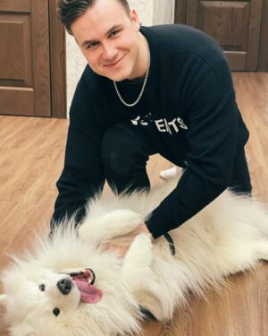 Nikolay Sobolev Instagram - Ещё немного милоты..❤️

И сразу к серьезному. На канале Юры вышло обращение. 22 блогера не побоялись записать кусочек для ролика, который однозначно войдёт в историю российского ютуба. 

Хочется сказать «спасибо» каждому поддержавшему! Кто не искал отмазок, отговорок и не испугался. 

Достойнейшие люди. 

No Pasaran!