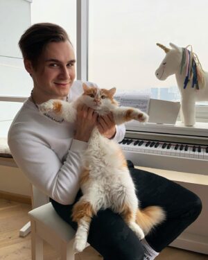 Nikolay Sobolev Instagram - Мечта всей моей жизни, верный друг и любимый кот!🤟

Одно и то же желание. Каждый Новый год и День Рождения, представляете.
Давайте заведём котика! У папы аллергия, так что... не исполняется. 

Проходят годы. 
Мне 26, а у меня все ещё не было домашних животных. Даже рыбок. 
И тут, совершенно случайно, я встречаю Персика. В Твери. При абсолютно сумасшедших обстоятельствах, раскрывать которые я никак не могу. (Забавно, что сначала мы с друзьями подумали, что это девочка и называли Персика - Дианой)

Это магический кот.
Кот, который встречает тебя, когда ты приходишь домой и провожает, когда ты уходишь из него. 
Непосредственный, смелый, характерный, но самый добрый и ласковый. Даже когда на меня охотится.
(они все так делают??)

Теперь у него есть своя страница. Но не простая. Все деньги, которые Персик заработает на рекламе пойдут на нужды других животных, которым необходима помощь. 
А вам всего лишь нужно подписаться! @persik.hey 
Ну классно же. 

P.S. У вас есть домашние животные?