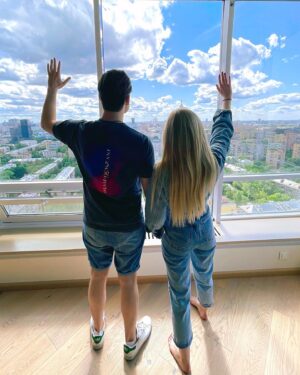 Nikolay Sobolev Instagram - Пока, Москва! 
Не хотим тут жить. Мы попробовали, но весь этот хаос и стремление людей обогатиться любым способом.. смущает. 

Не наш город. А жизнь слишком коротка, чтобы тратить её на годы пребывания там, где тебе просто не нравится💔